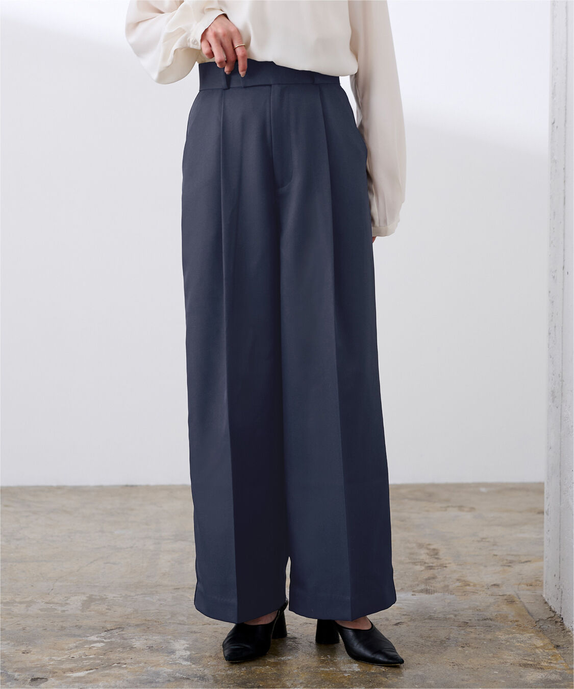 ur's「美シルエットワンタックワイドパンツ」|スラックス|