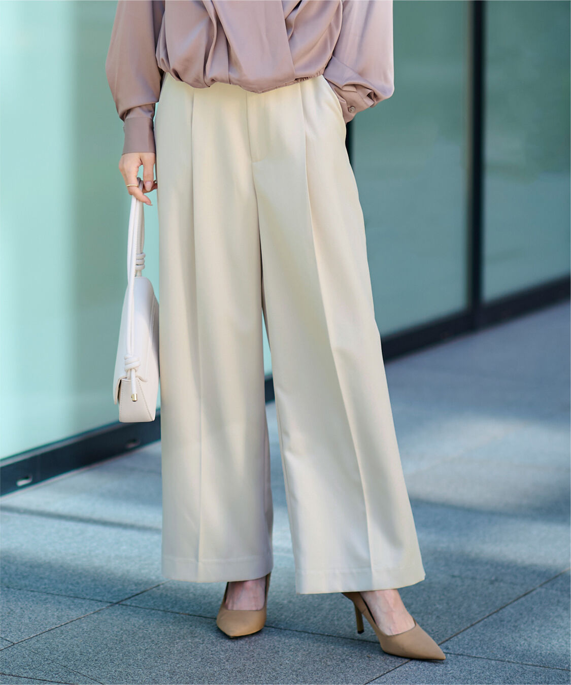 ur's「美シルエットワンタックワイドパンツ」|スラックス|アイボリー