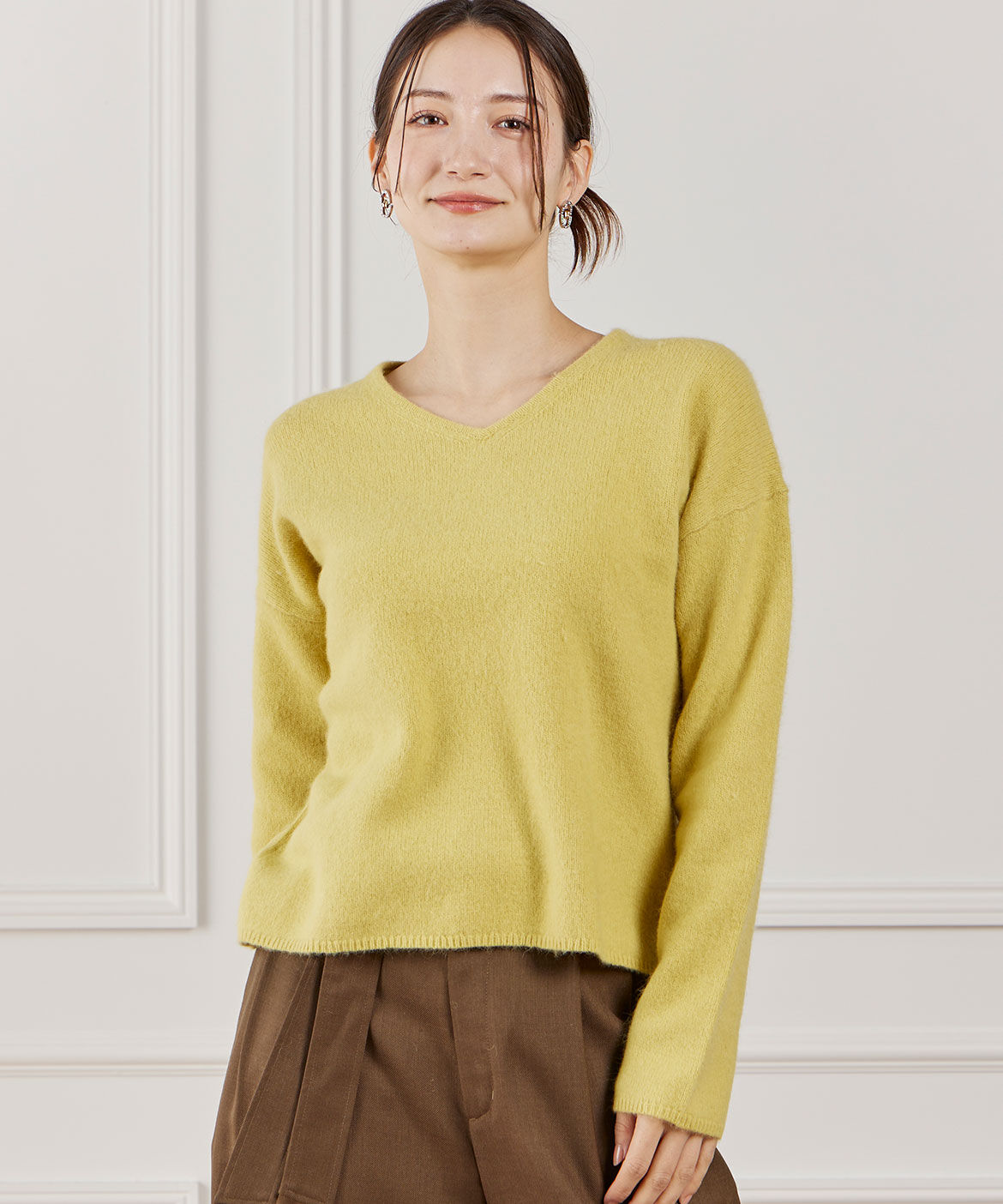 INED「チャイニーズラクーンVネックニット」|ニット・セーター|イエロー