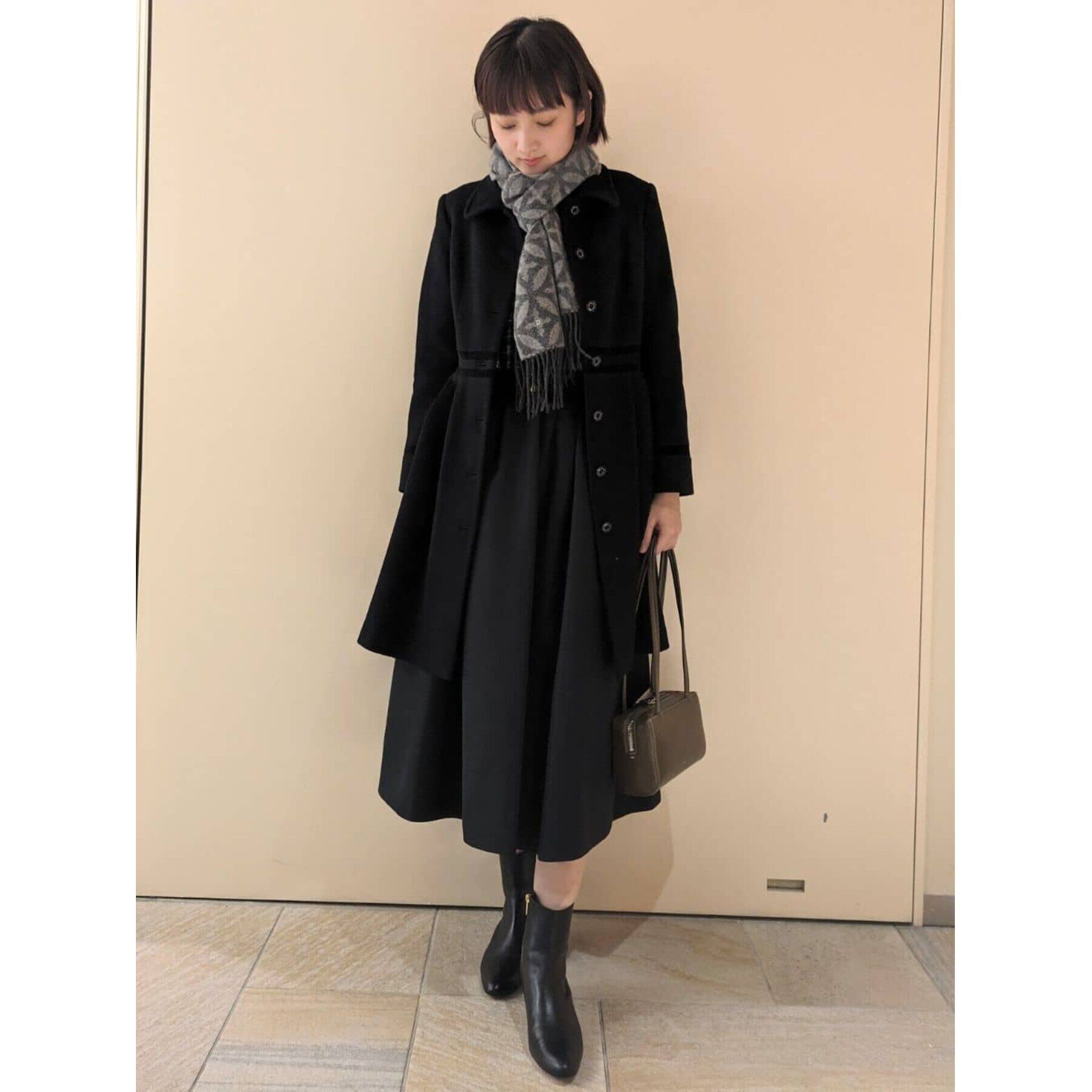 DRESSTERIOR「オーバーラップサークル モノトーンカシミヤ100%マフラー」|ストール|