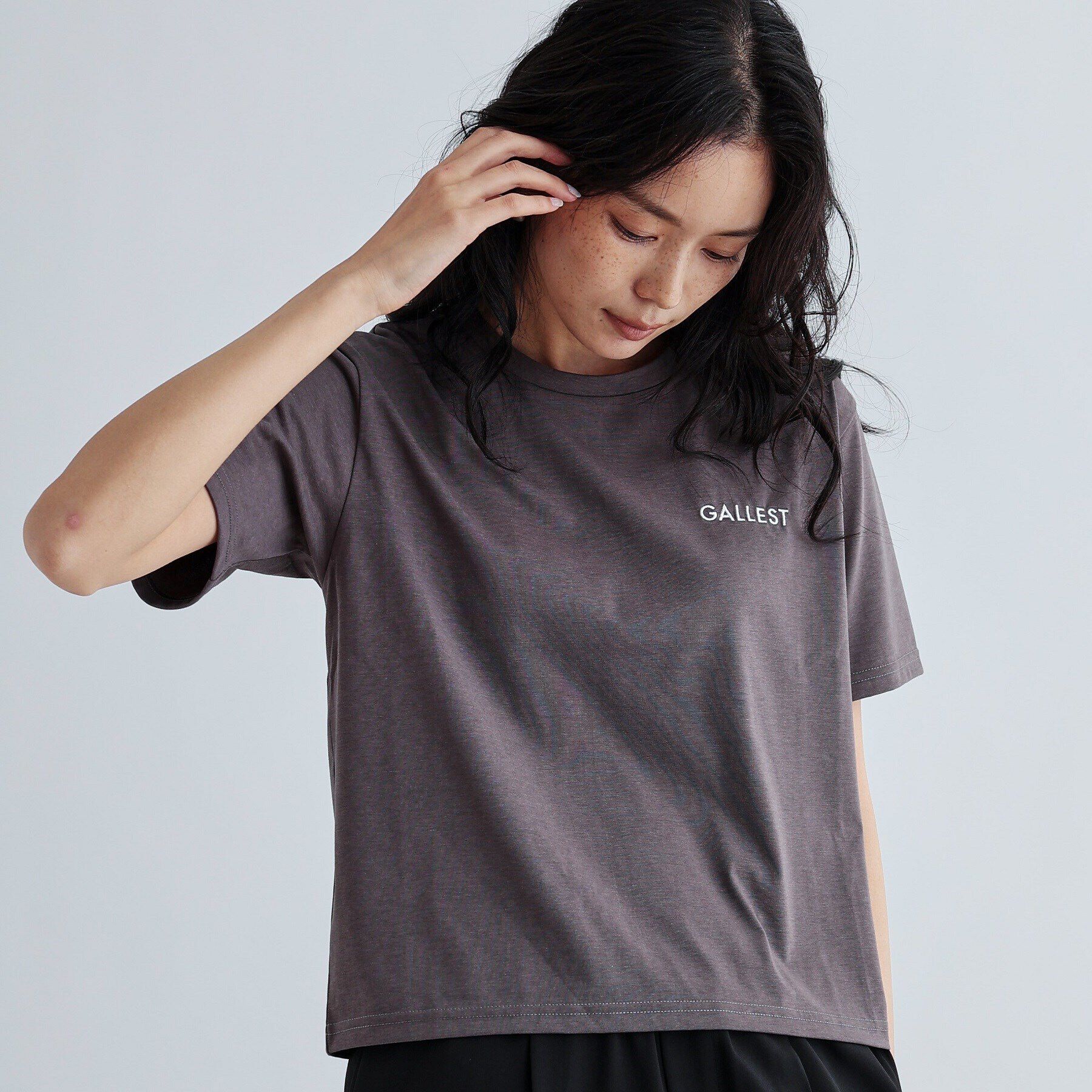 GALLEST「クロップド丈ロゴTシャツ」|Tシャツ・カットソー|