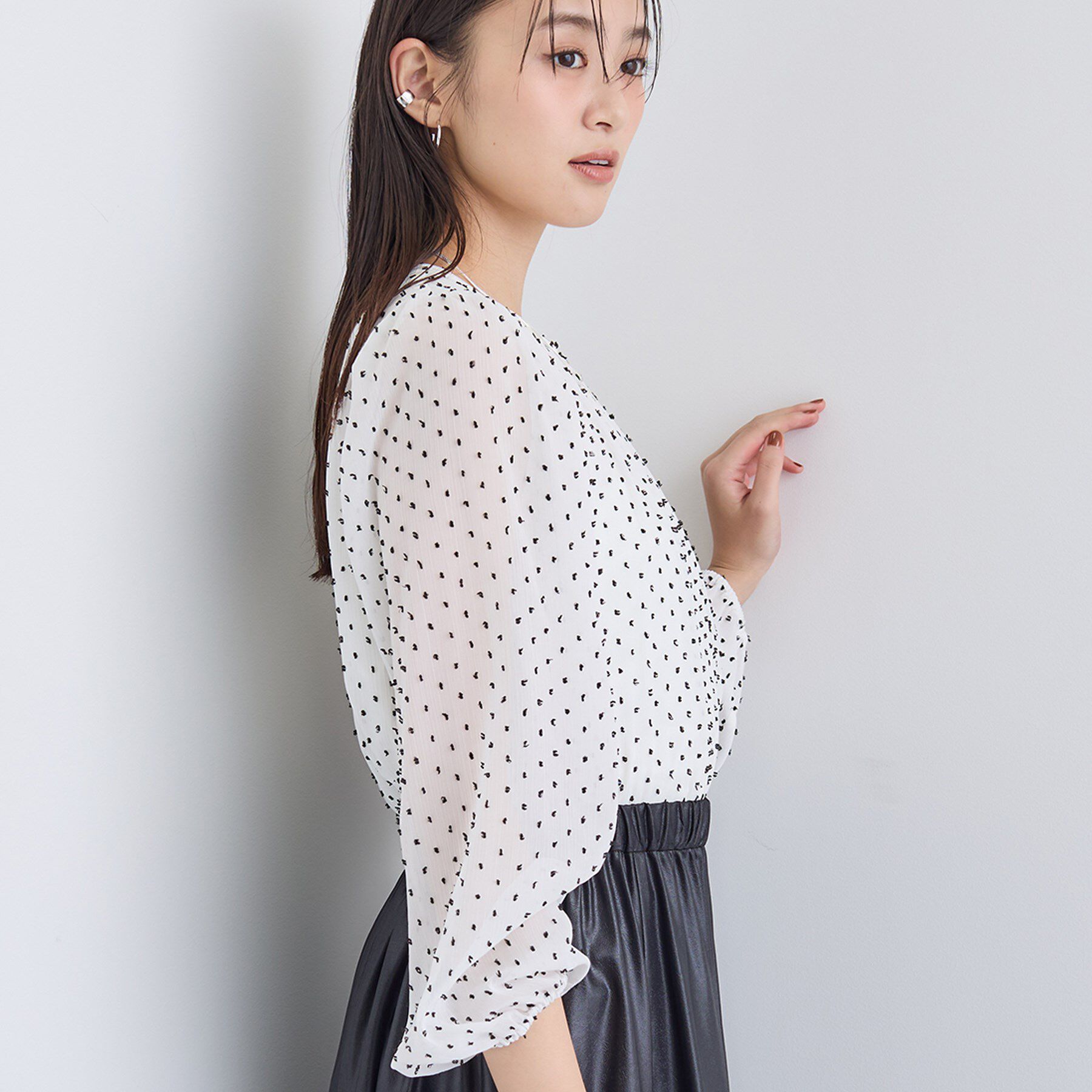 INDIVI「【袖コンシャス】シアードットブラウス」|シャツ・ブラウス|