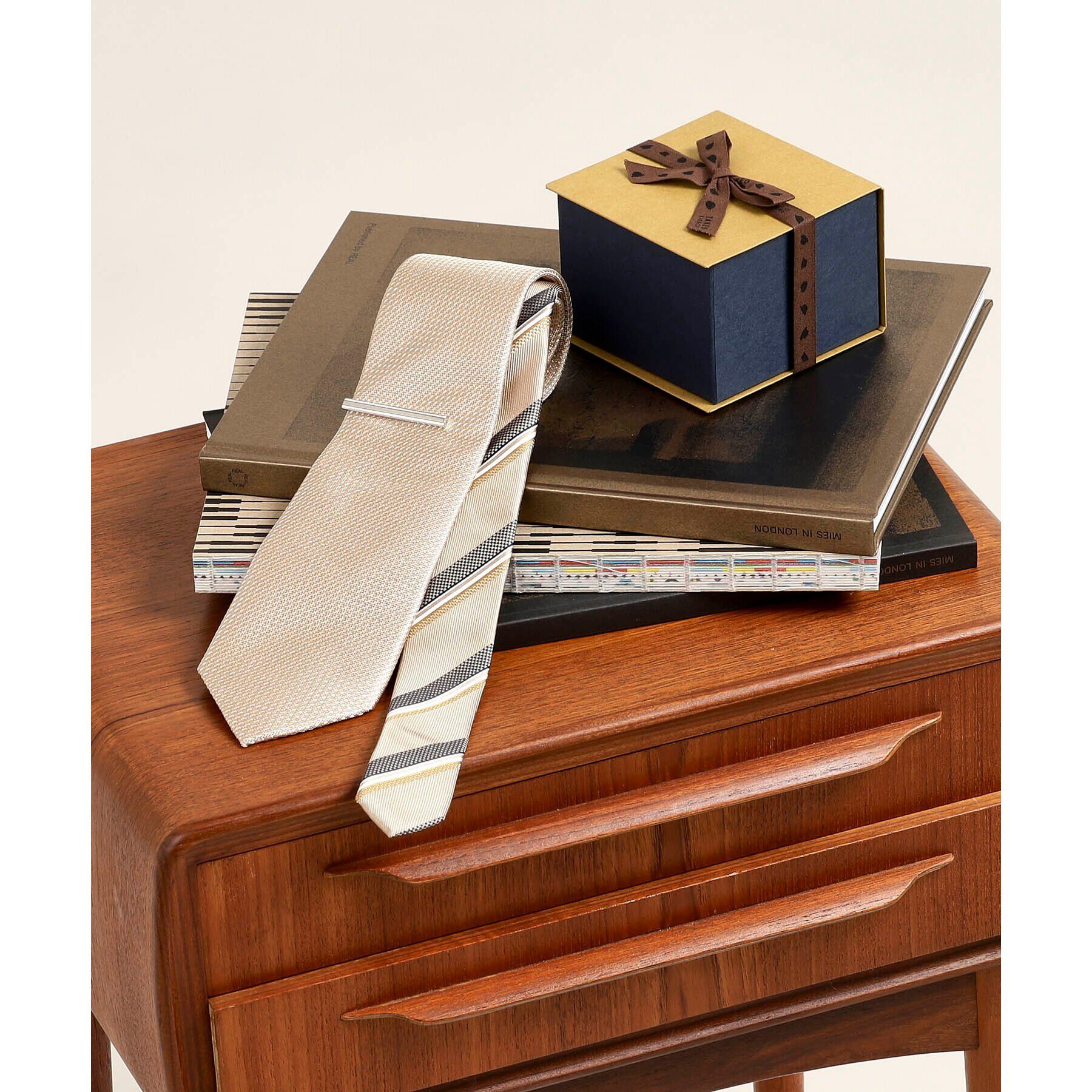 TAKEO KIKUCHI「ムジネクタイ&タイバー カラーBOXセット」|ネクタイ・蝶ネクタイ|ライトベージュ(05