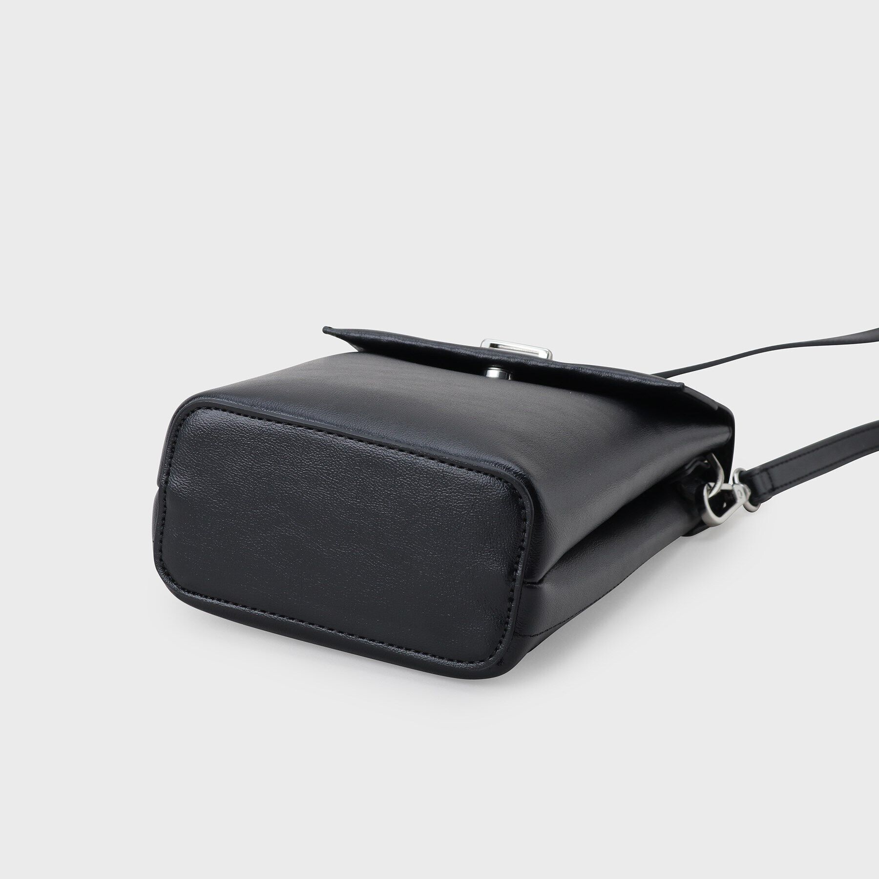 tk.TAKEO KIKUCHI「コンパクトミニショルダー」|ショルダー・メッセンジャー|