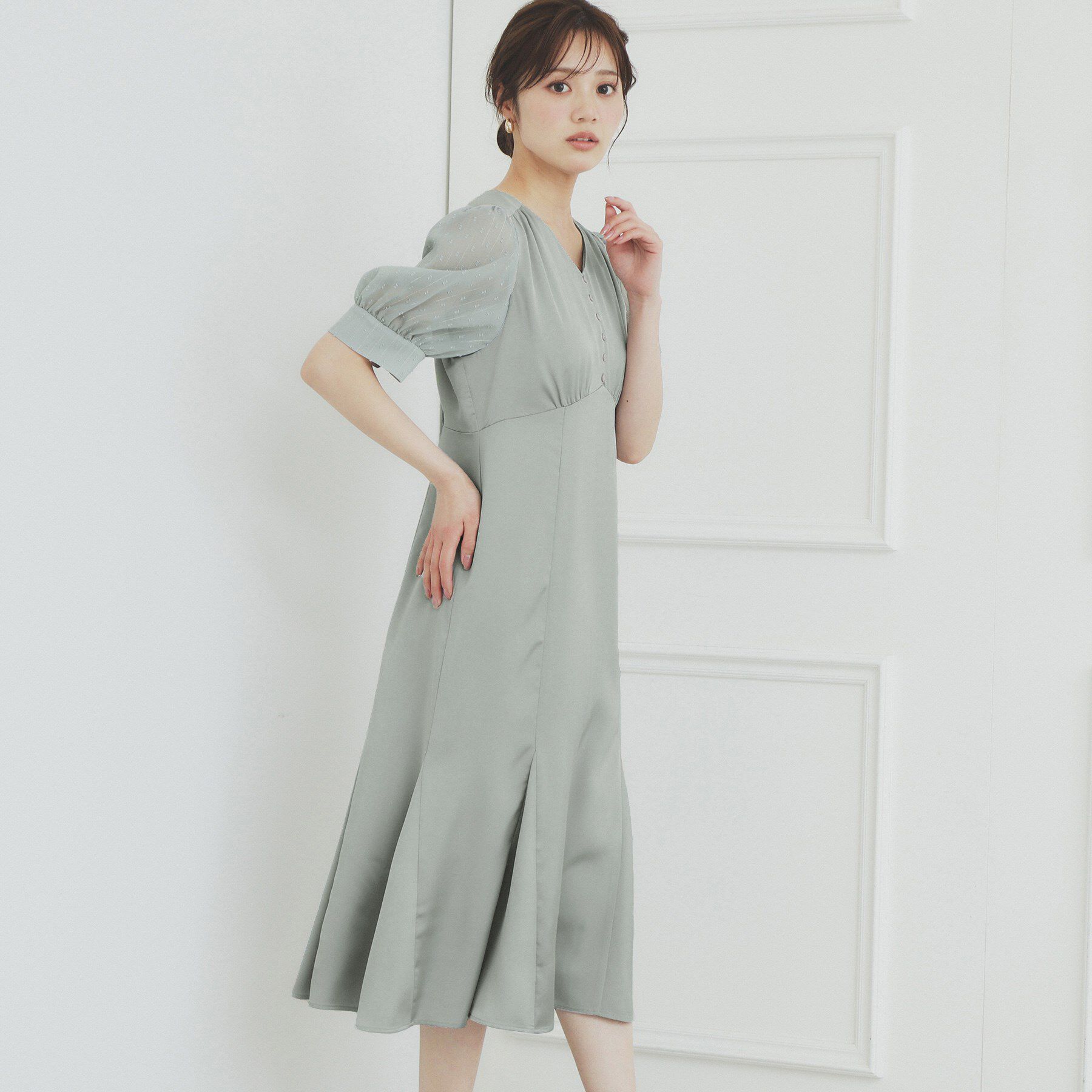 index「マーメイドサテンワンピース【洗濯機洗い可/イージーアイロン】」|ワンピース|ブルーグレー(012