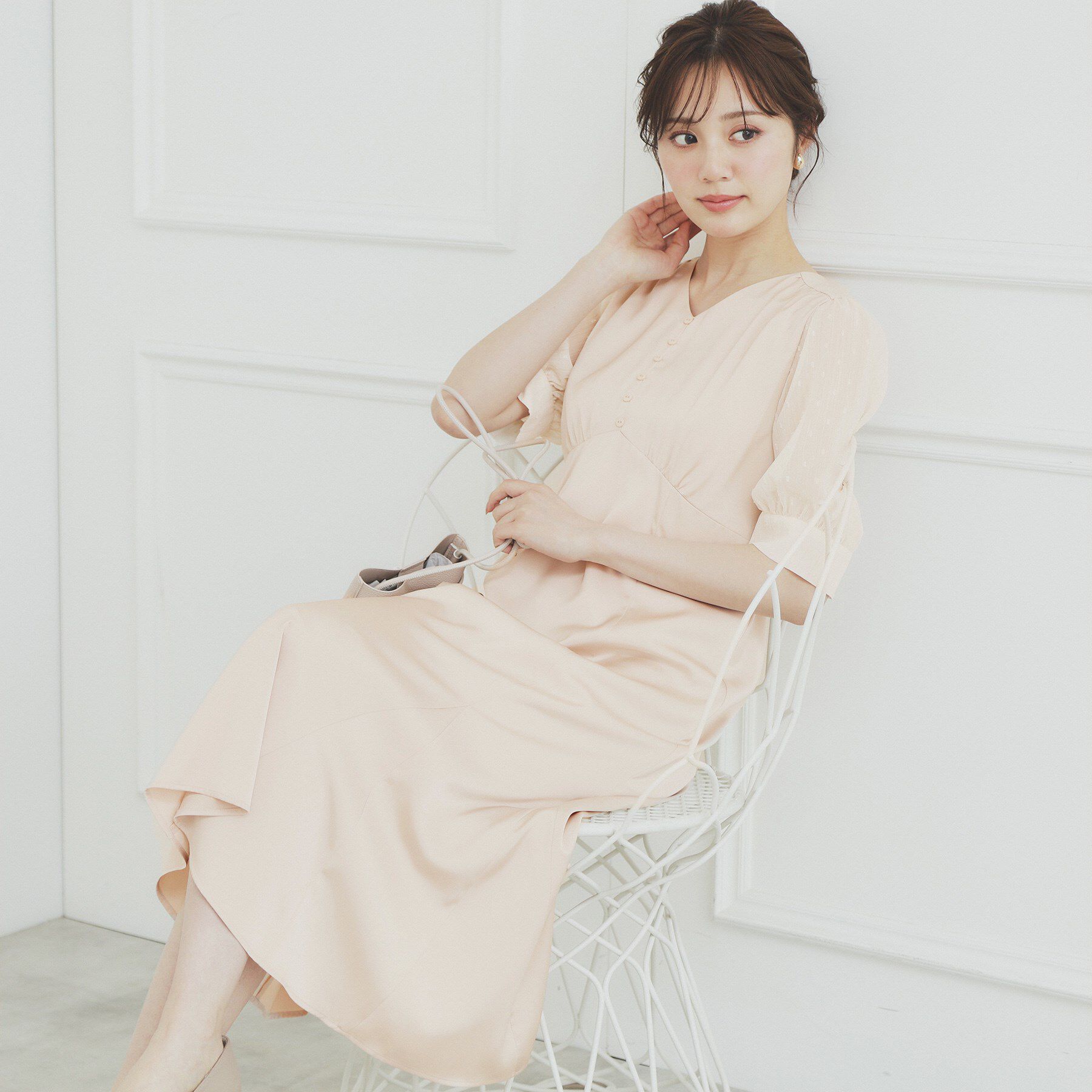 index「マーメイドサテンワンピース【洗濯機洗い可/イージーアイロン】」|ワンピース|ライトベージュ(05