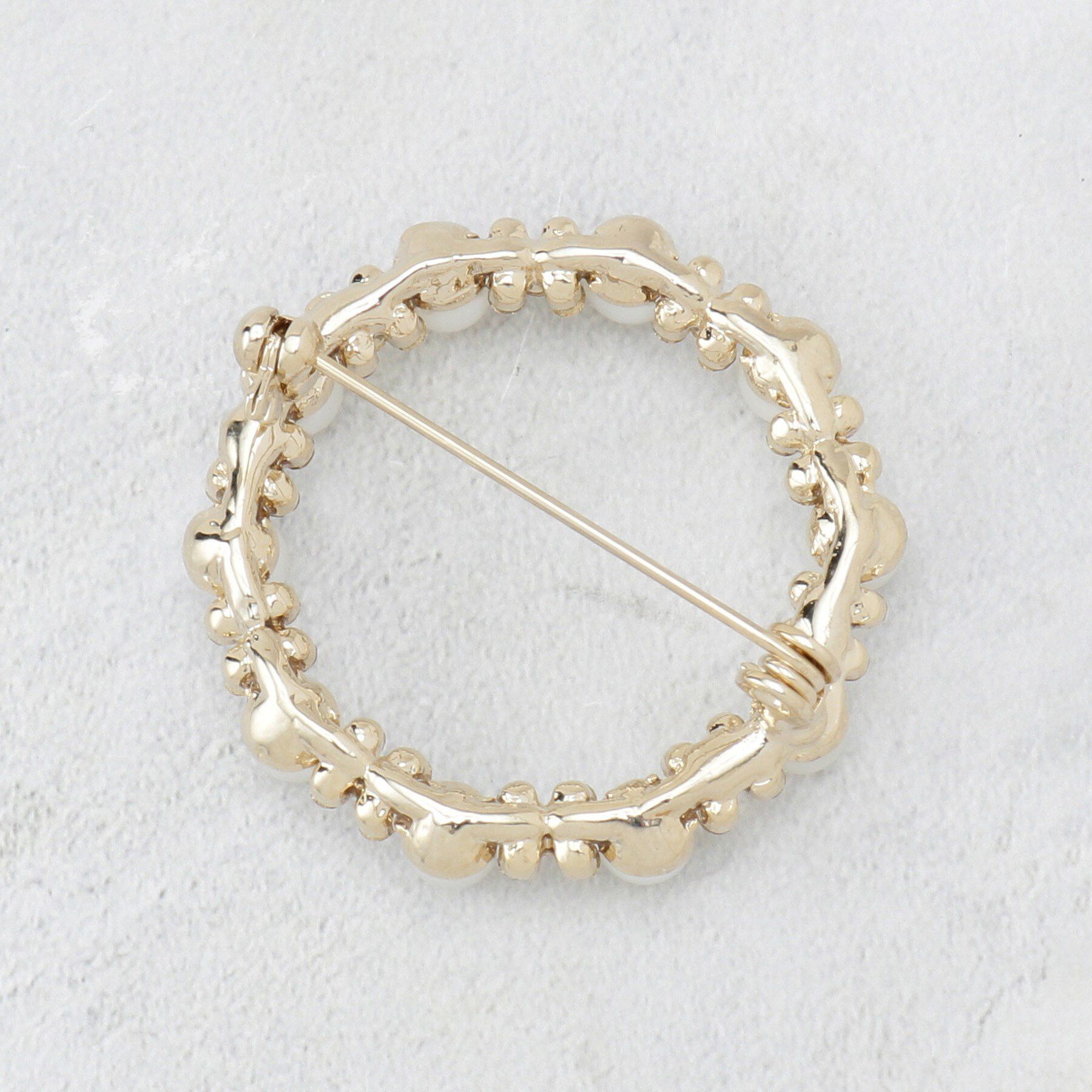 OPAQUE.CLIP「フェイクパール／ビジューサークルブローチ」|ブローチ・コサージュ|