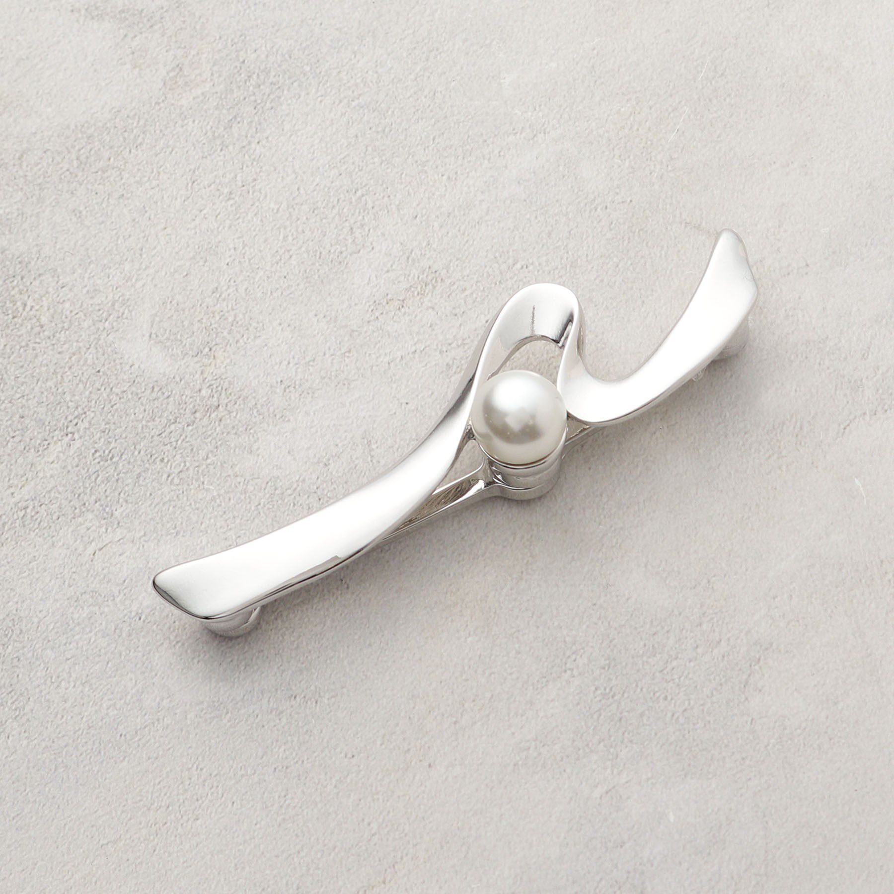 OPAQUE.CLIP「【マグネット】1粒フェイクパールラインブローチ」|ブローチ・コサージュ|シルバー(006)