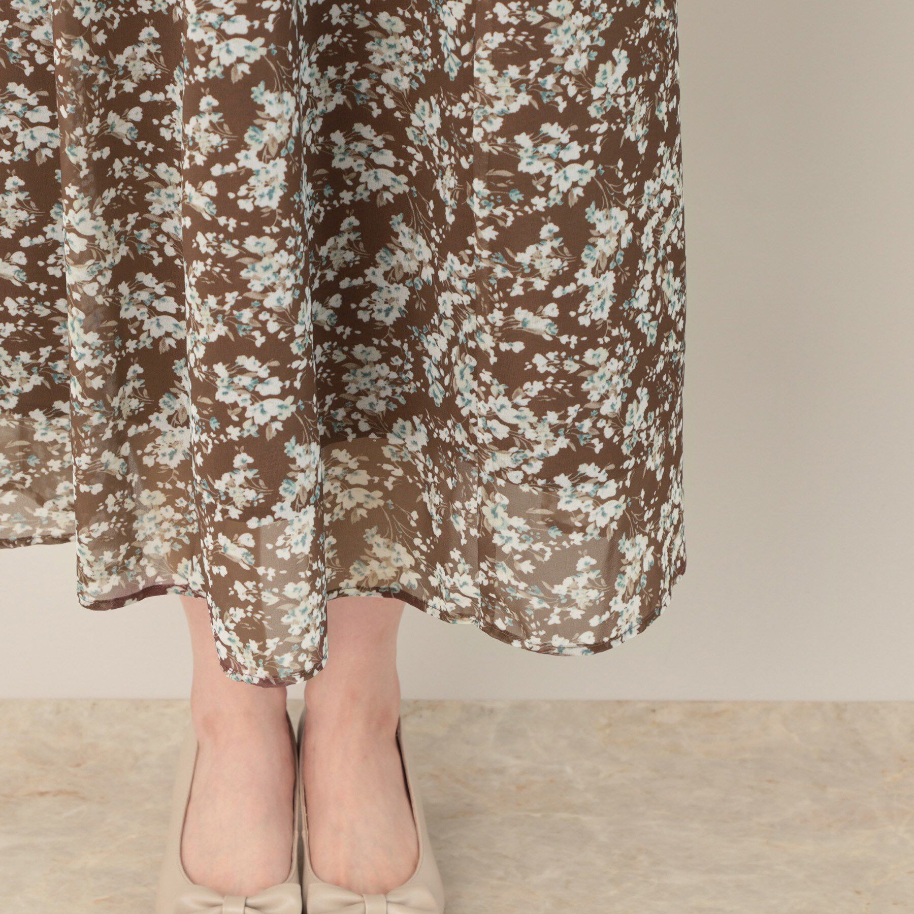 Couture broach「【一枚で着映える・通勤】Vネックフラワーワンピース」|ワンピース|