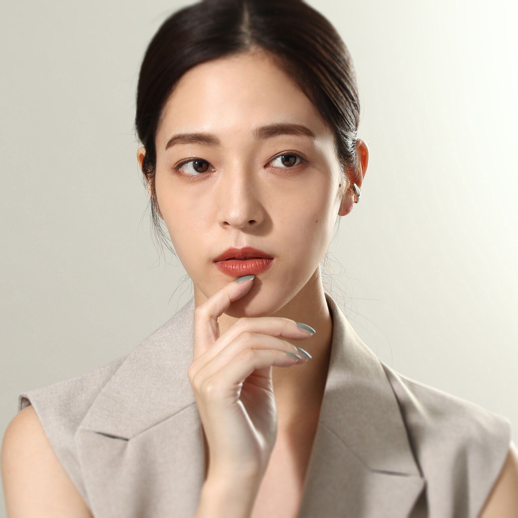 COCOSHNIK ONKITSCH「シルバー オーバルモチーフ スモールイヤーカフ」|イヤリング|