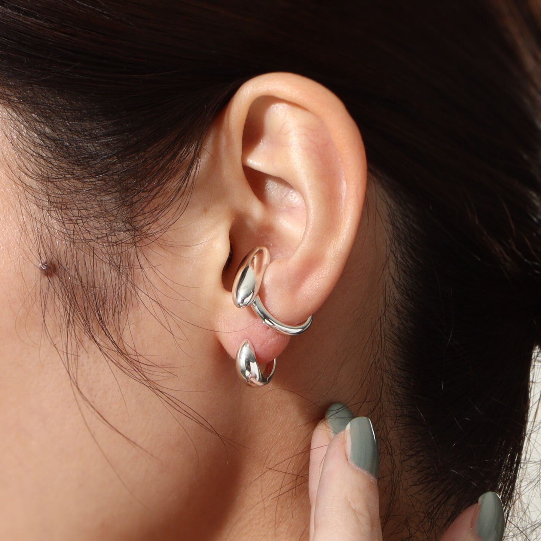 COCOSHNIK ONKITSCH「シルバー オーバルモチーフ ラージイヤーカフ」|イヤリング|