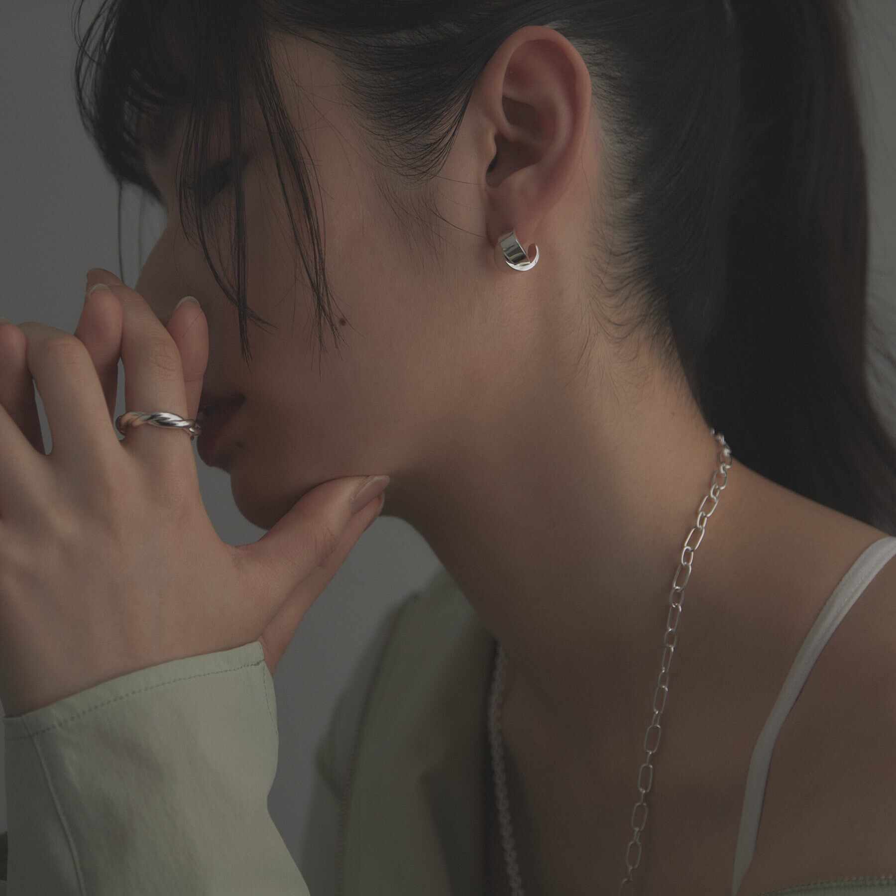 COCOSHNIK ONKITSCH「シルバー フォールディングピアス オーバーラップ」|ピアス|