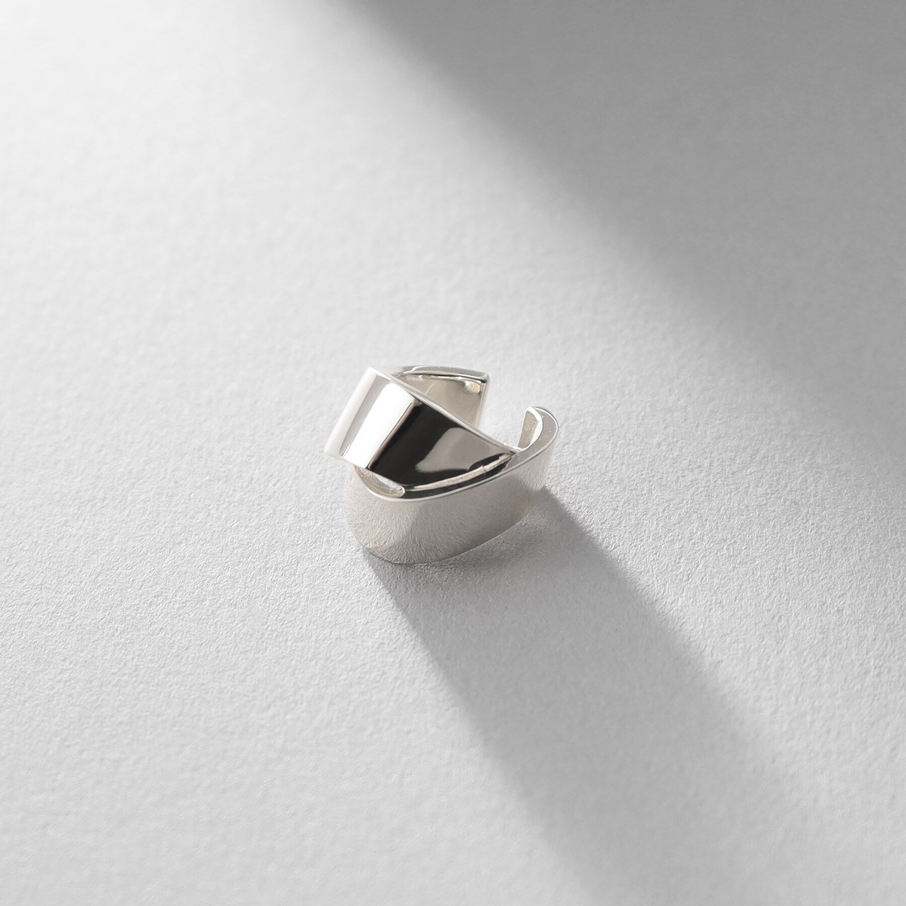 COCOSHNIK ONKITSCH「シルバー フォールディング イヤーカフ」|イヤリング|