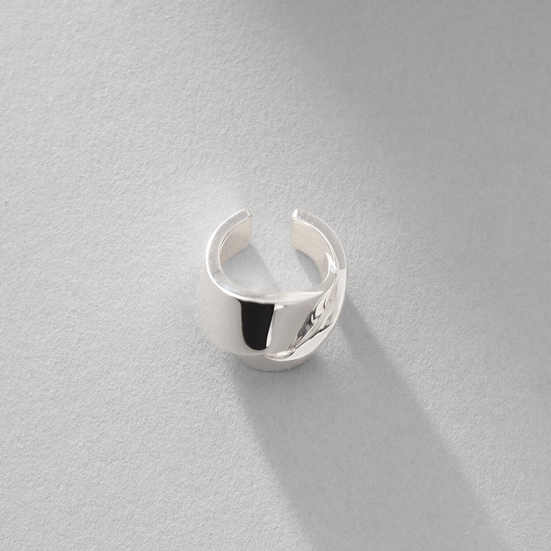 COCOSHNIK ONKITSCH「シルバー フォールディング イヤーカフ」|イヤリング|