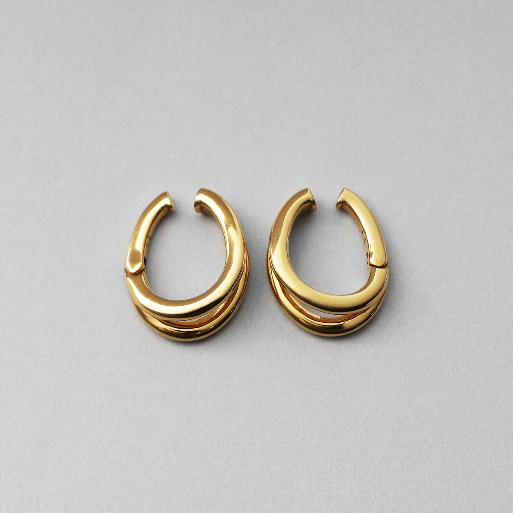 COCOSHNIK ONKITSCH「シルバー ハギーイヤリング ダブルフープ GP」|イヤリング|