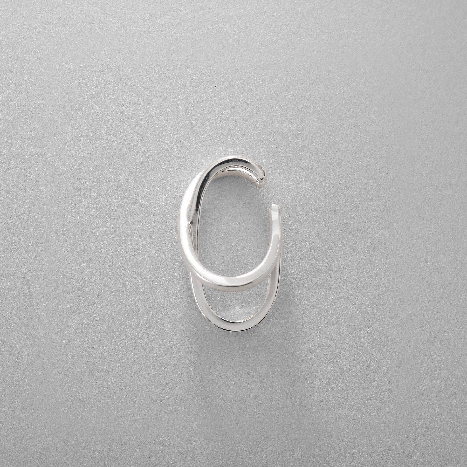 COCOSHNIK ONKITSCH「シルバー アシンメクロスイヤーカフ」|イヤリング|