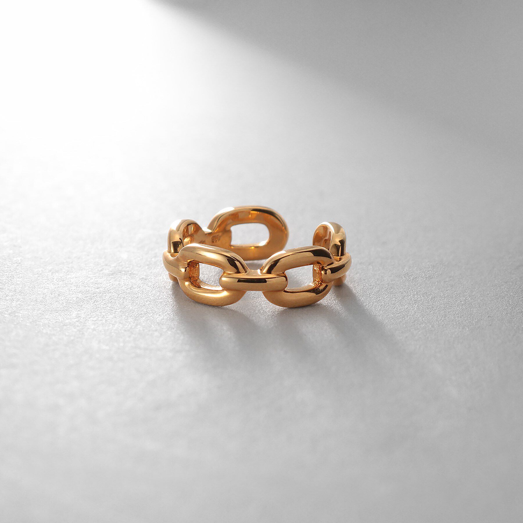 COCOSHNIK ONKITSCH「シルバー ケーブルチェーンモチーフイヤーカフ GP」|イヤリング|ゴールド(600)