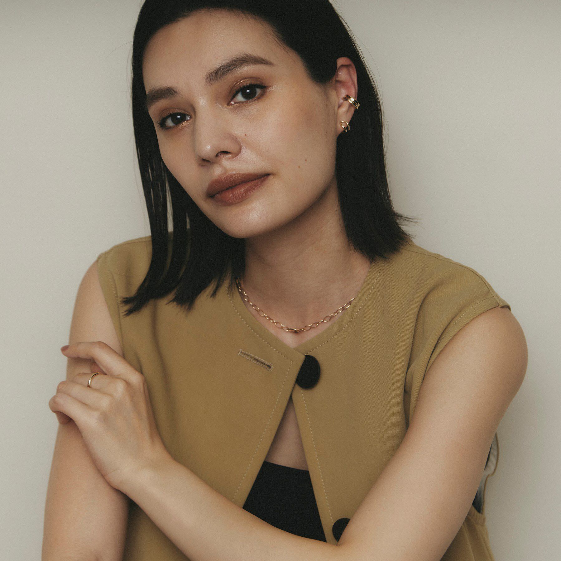 COCOSHNIK「K10甲丸ステップ イヤーカフ」|イヤリング|