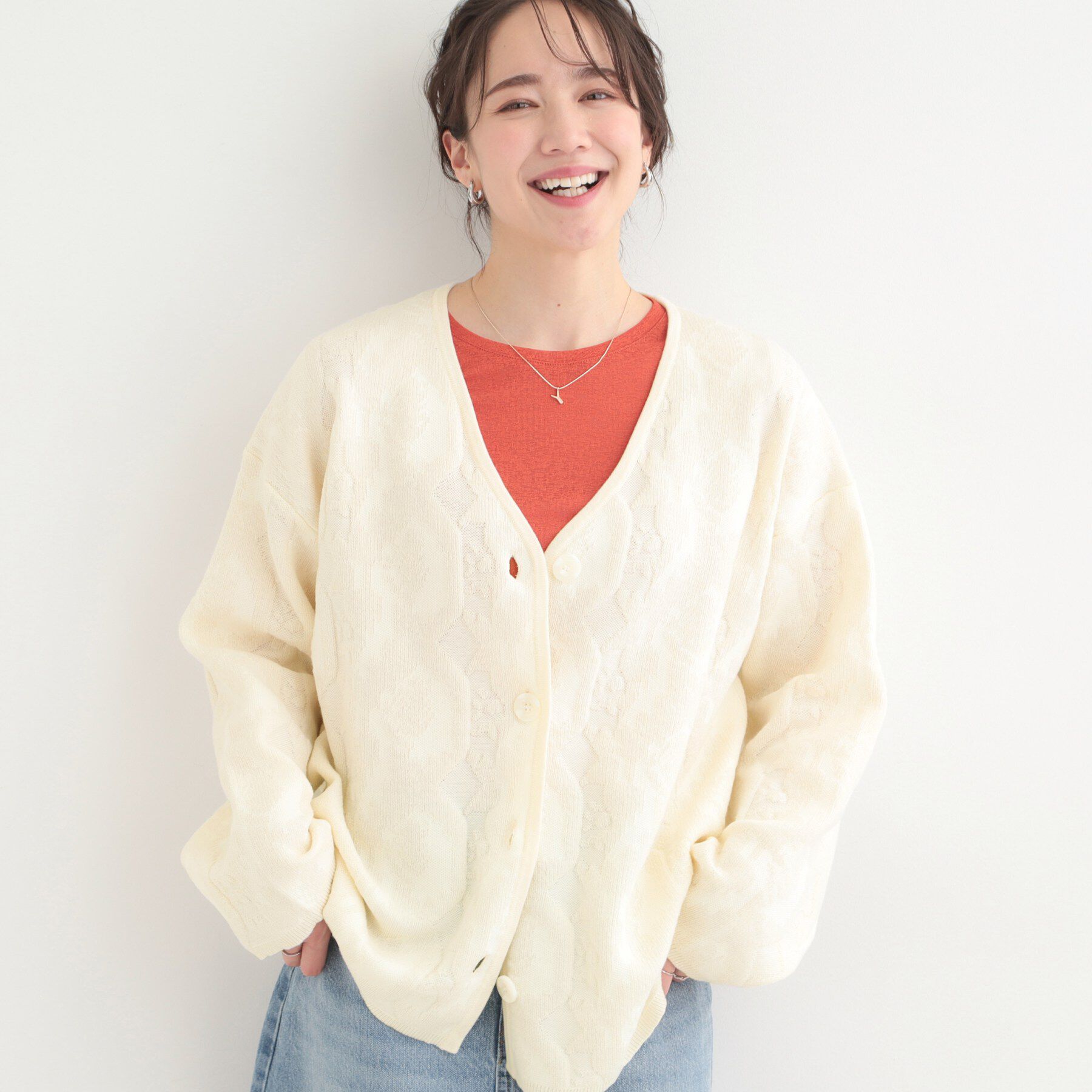 SHOO･LA･RUE「無地柄がコーデのアクセントに Vネックカーディガン」|カーディガン|アイボリー(004)