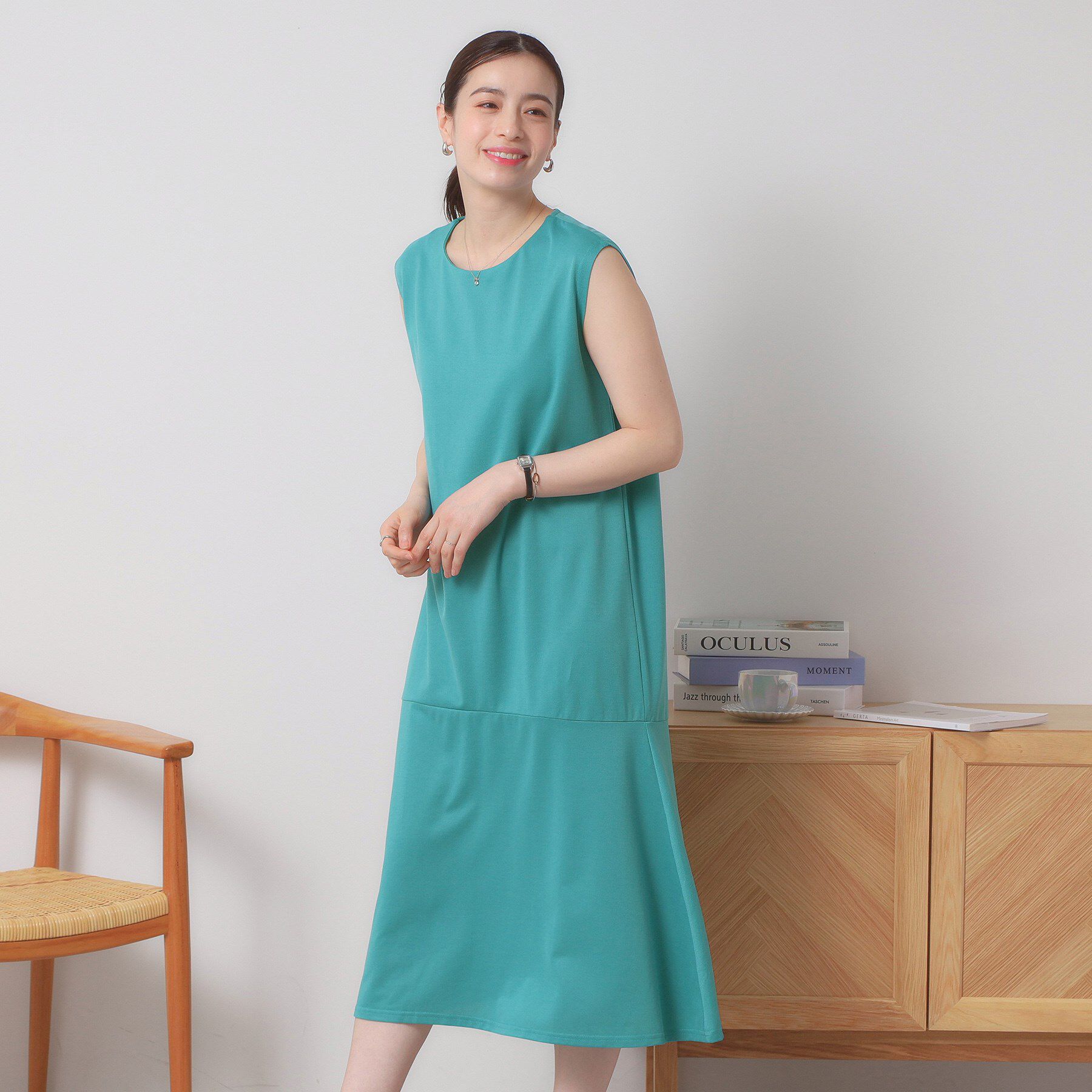 ITS&rsquo;DEMO「【清涼感／吸水速乾／洗濯機OK／洗濯後しわになりにくい】カットミラノペプラムワンピース」|ワンピース|