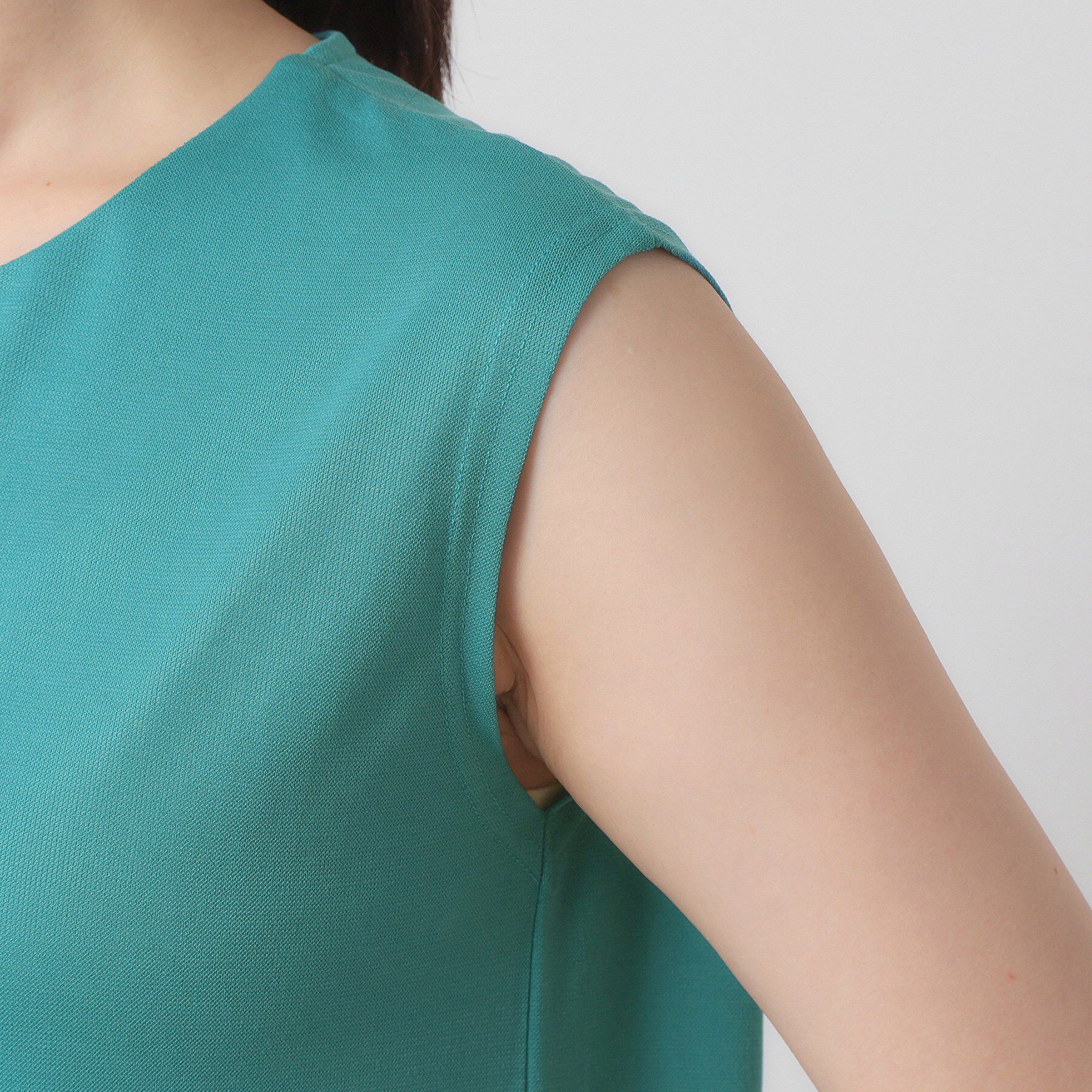 ITS&rsquo;DEMO「【清涼感／吸水速乾／洗濯機OK／洗濯後しわになりにくい】カットミラノペプラムワンピース」|ワンピース|