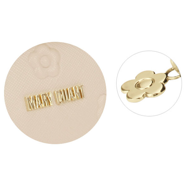  「マリークヮント シンプルエンボスデイジーラウンドポーチ ベージュ 本体 (H10&times;W15&times;D5cm)」|コスメ雑貨|