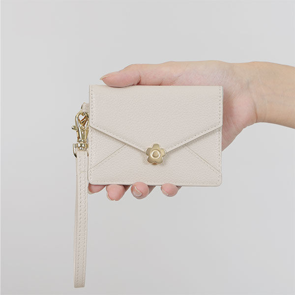 MARY QUANT「シーリングデイジーレター シングルパスケース」|財布|