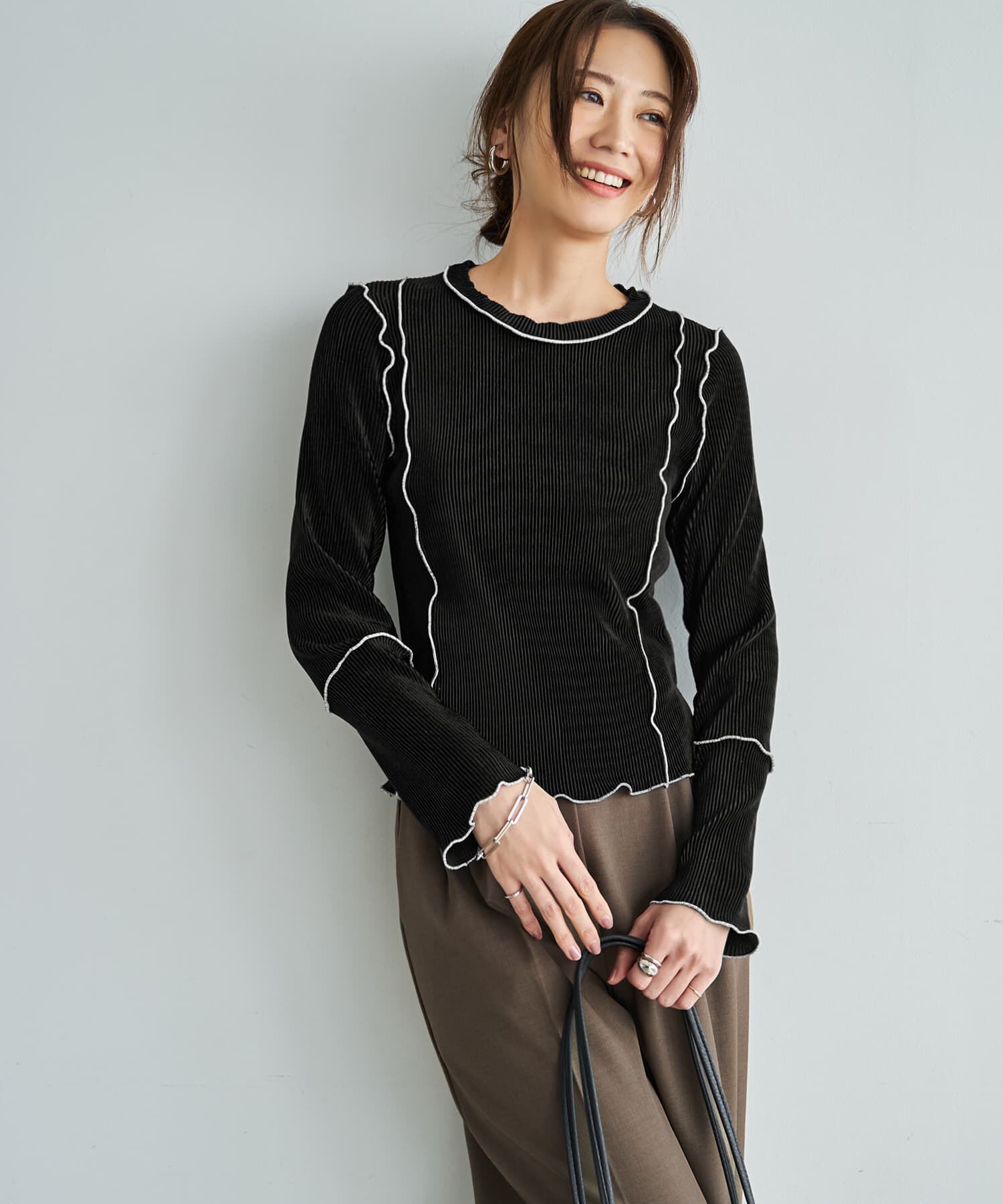 STYLE DELI「メロウリブ◆微光沢プリーツ調ライントップス」|Tシャツ・カットソー|ブラック