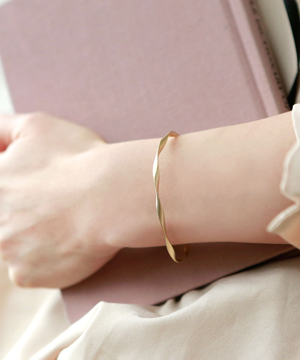 colleca la「 マットツイストバングル」|ブレスレット・バングル|