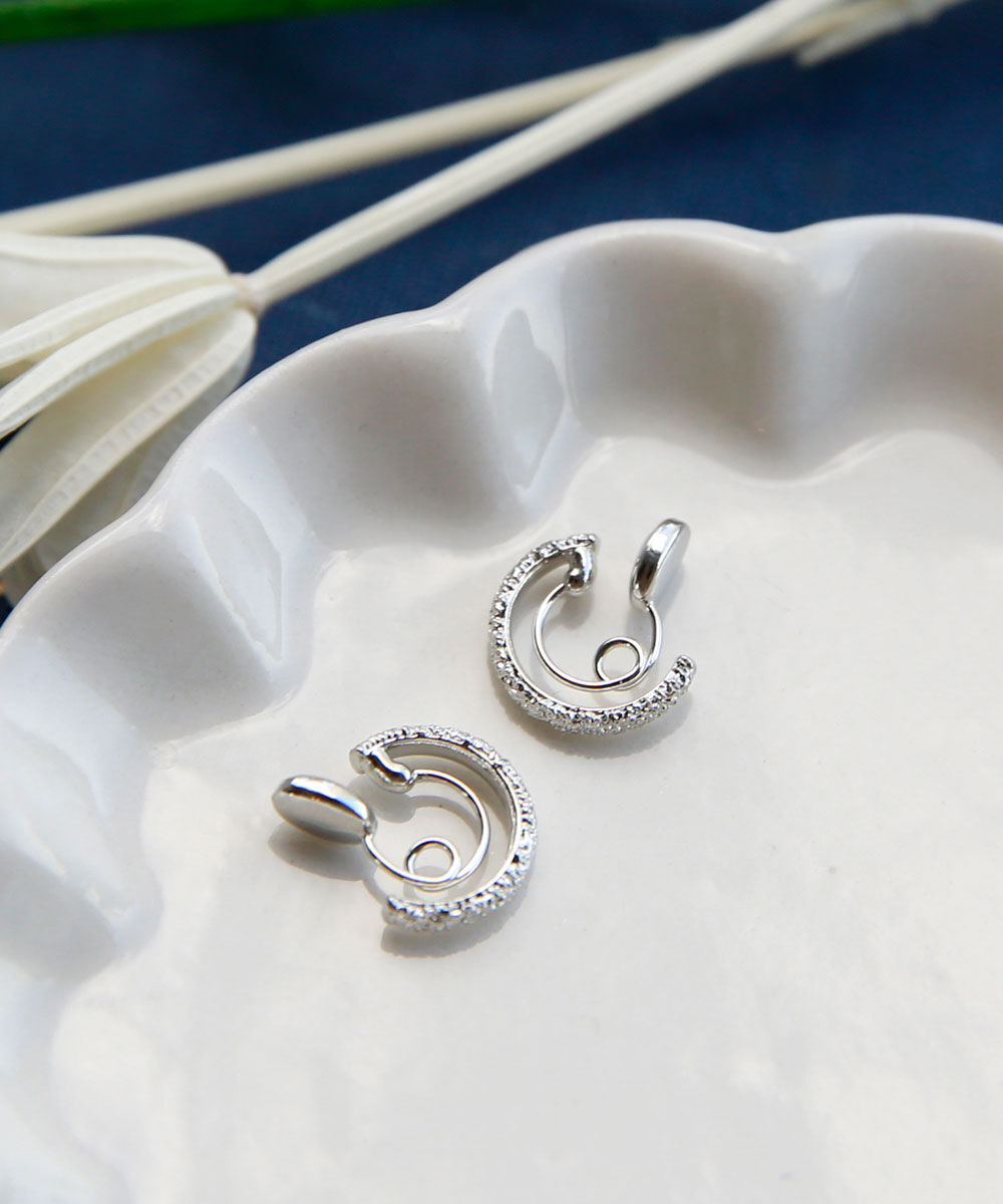 colleca la「miniループフィット・梨地フープイヤリング」|イヤリング|シルバー