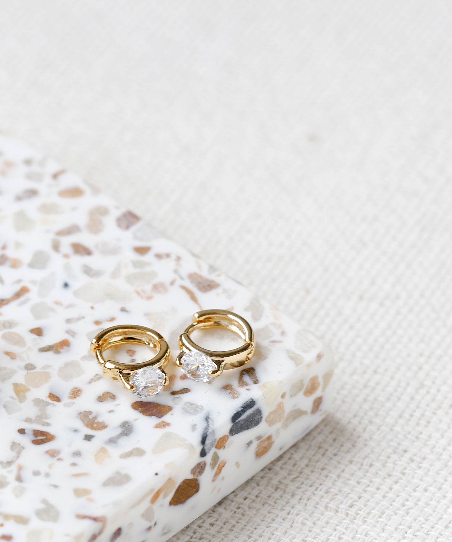 colleca la「1粒ストーンのワンタッチミニフープピアス」|ピアス|ゴールド