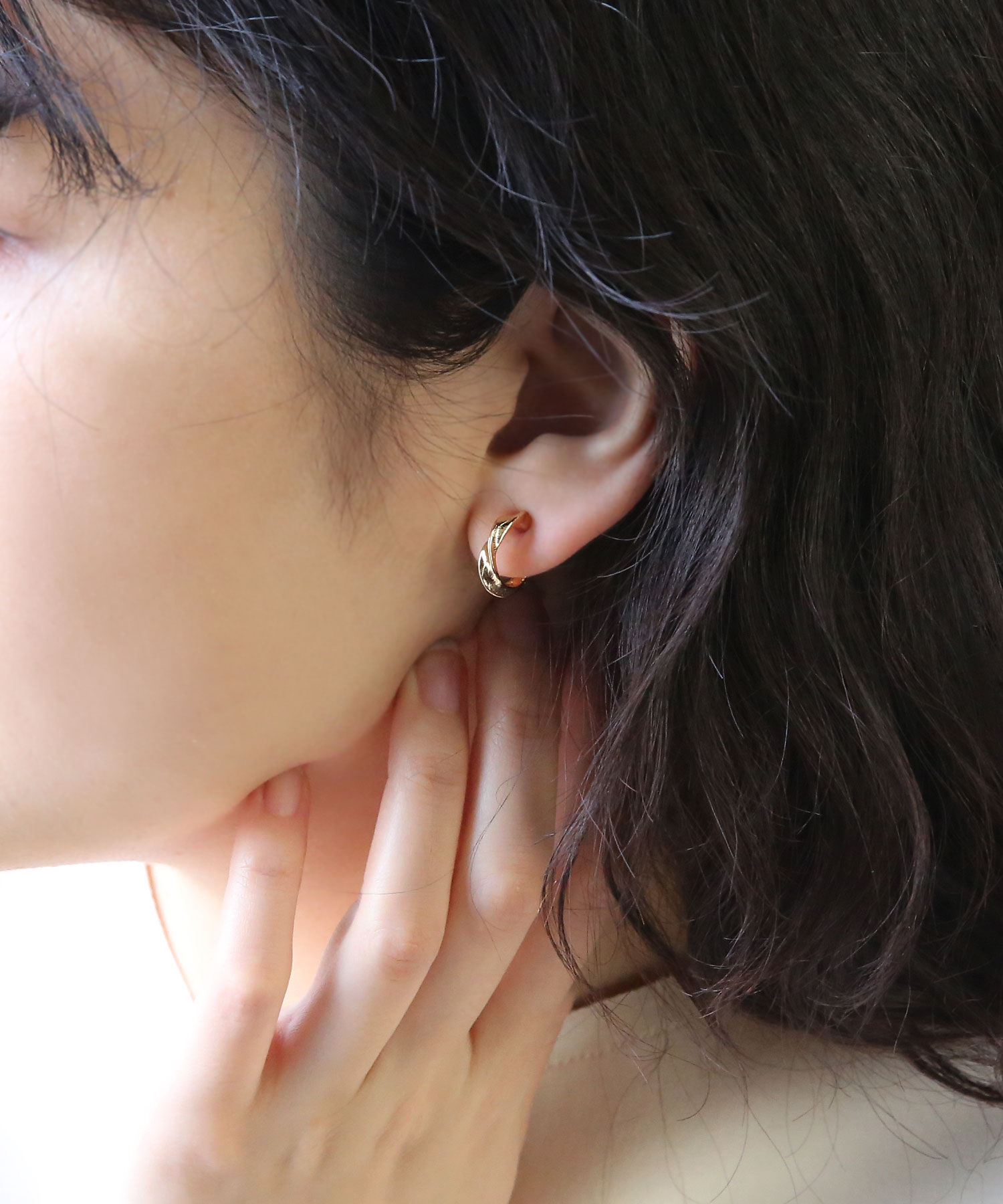 colleca la「ツイストフープイヤリング  クリップタイプ」|イヤリング|