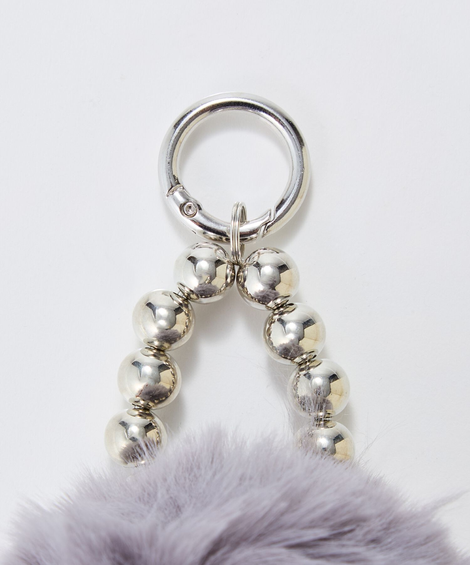 Phoebe「メタルボールファーバッグチャーム　グレー」|チャーム・キーホルダー|