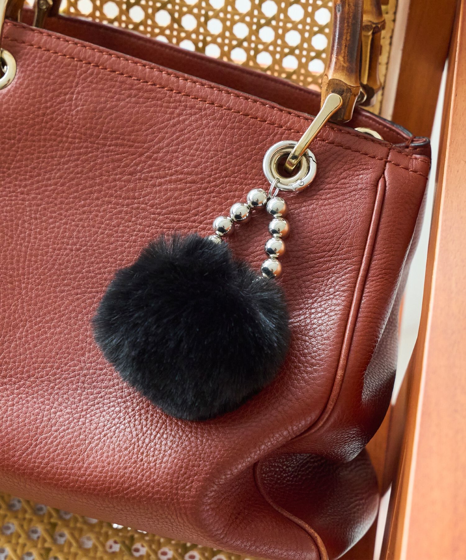 Phoebe「メタルボールファーバッグチャーム　ブラック」|チャーム・キーホルダー|