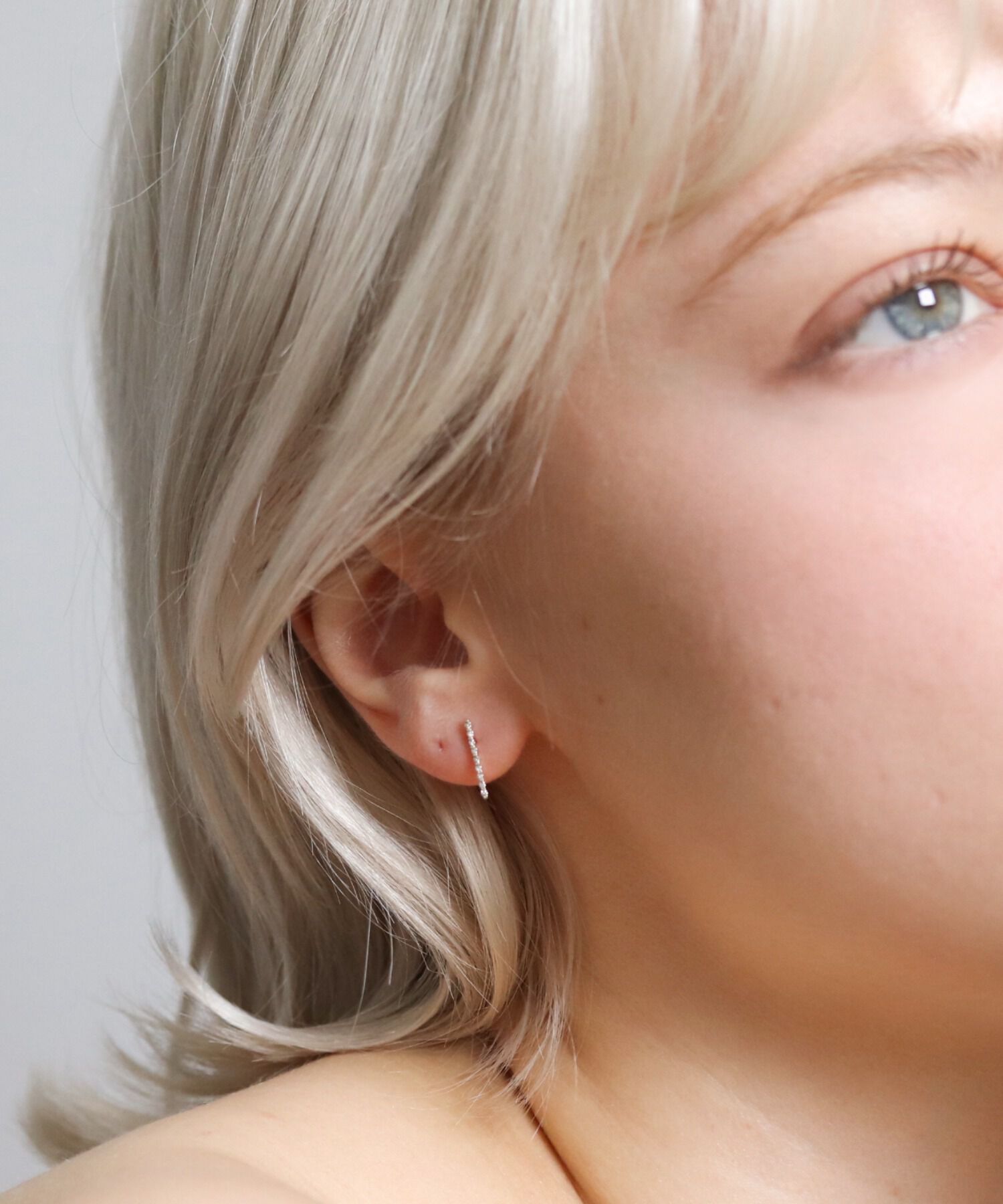  「ダイヤモンド ライン ピアス | K10YG〈世界最小〉」|ピアス|