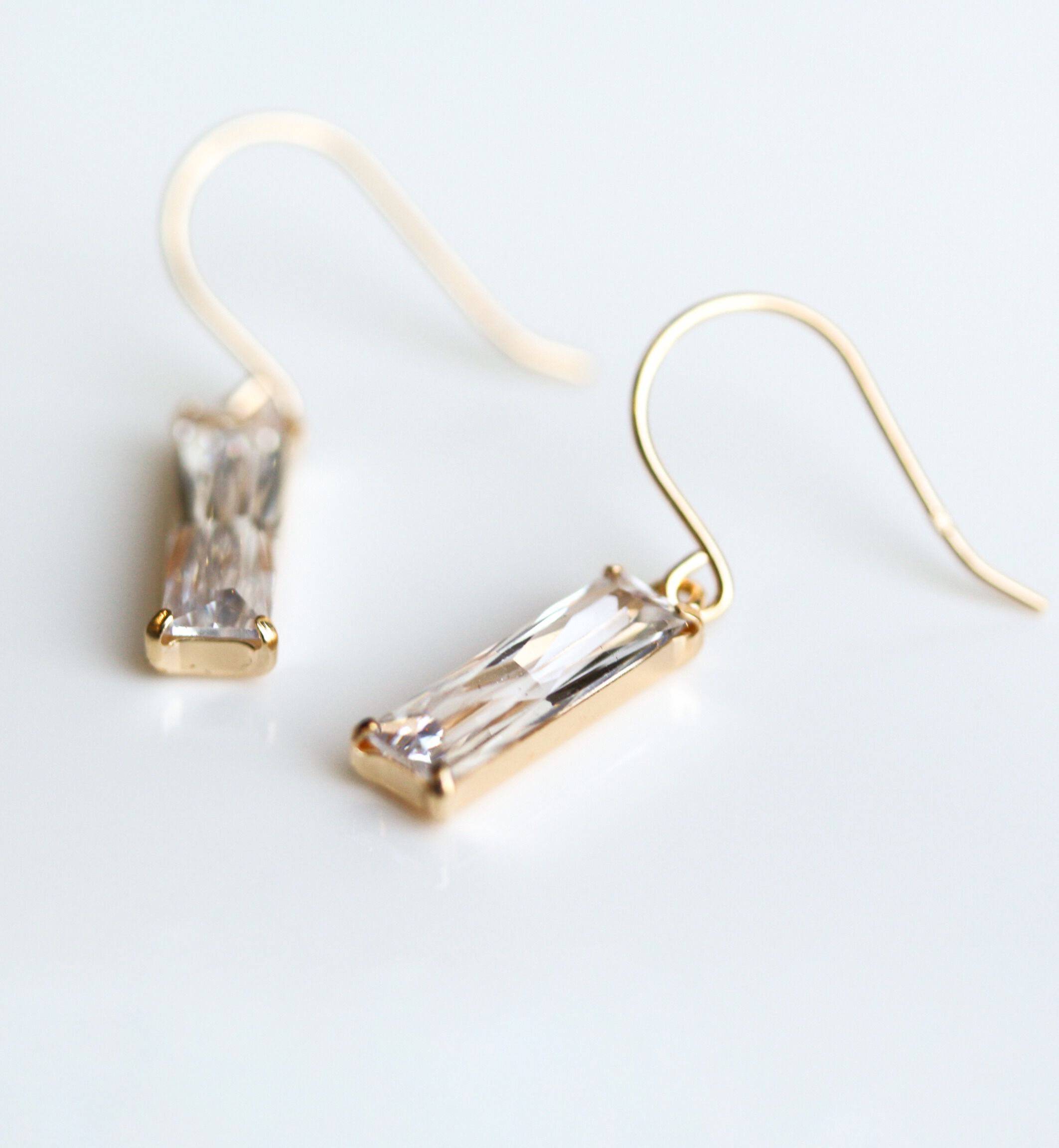  「キュービックジルコニア フック ピアス | K18」|ピアス|