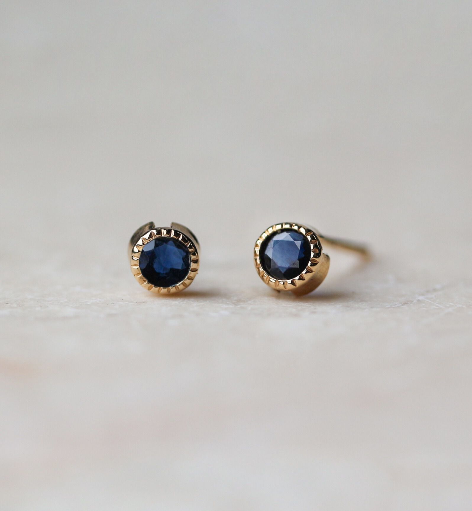  「サファイア ピアス | K10YG 」|ピアス|K10 イエローゴールド