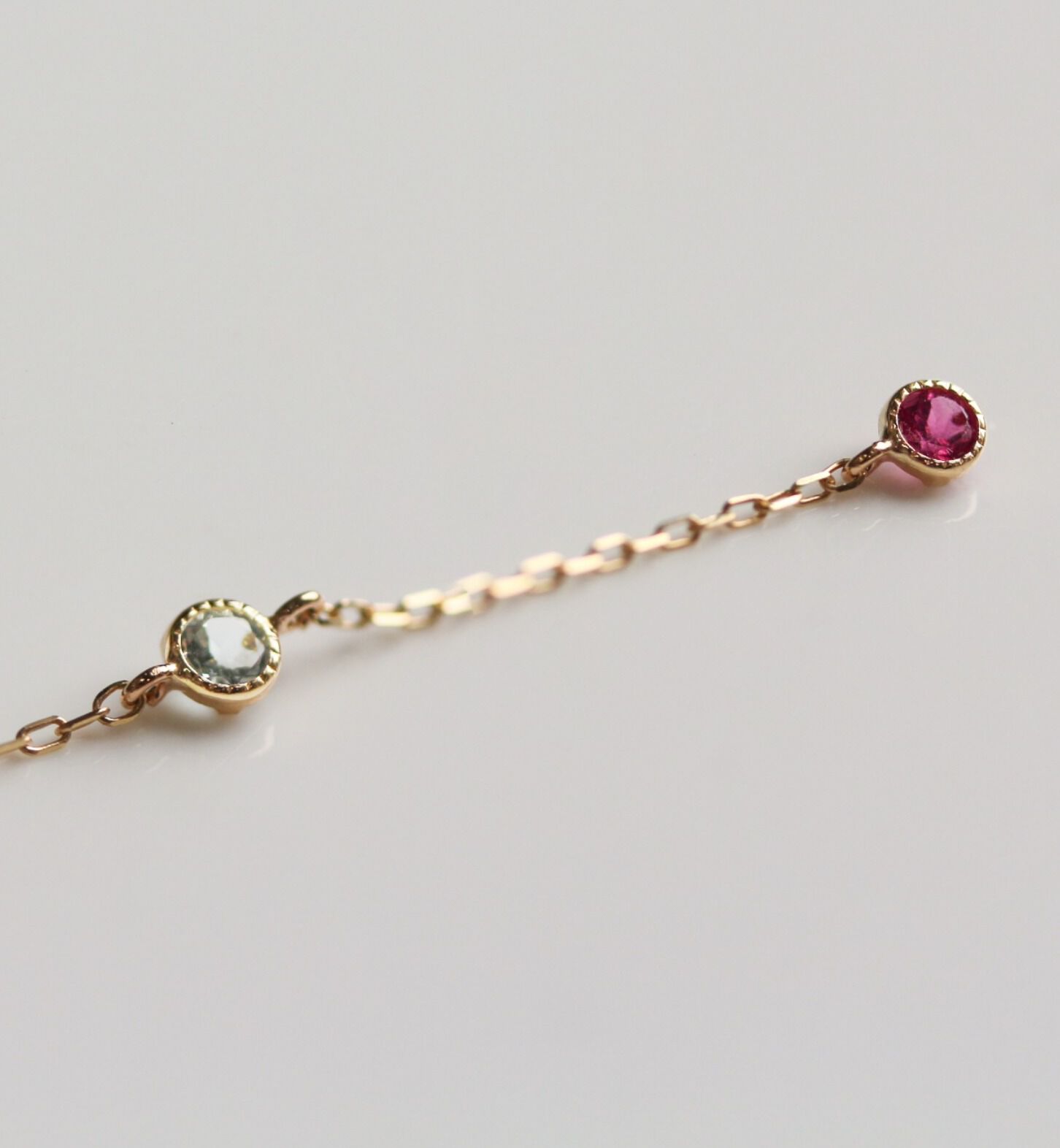  「マルチカラーストーン ロング ピアス | K10YG」|ピアス|