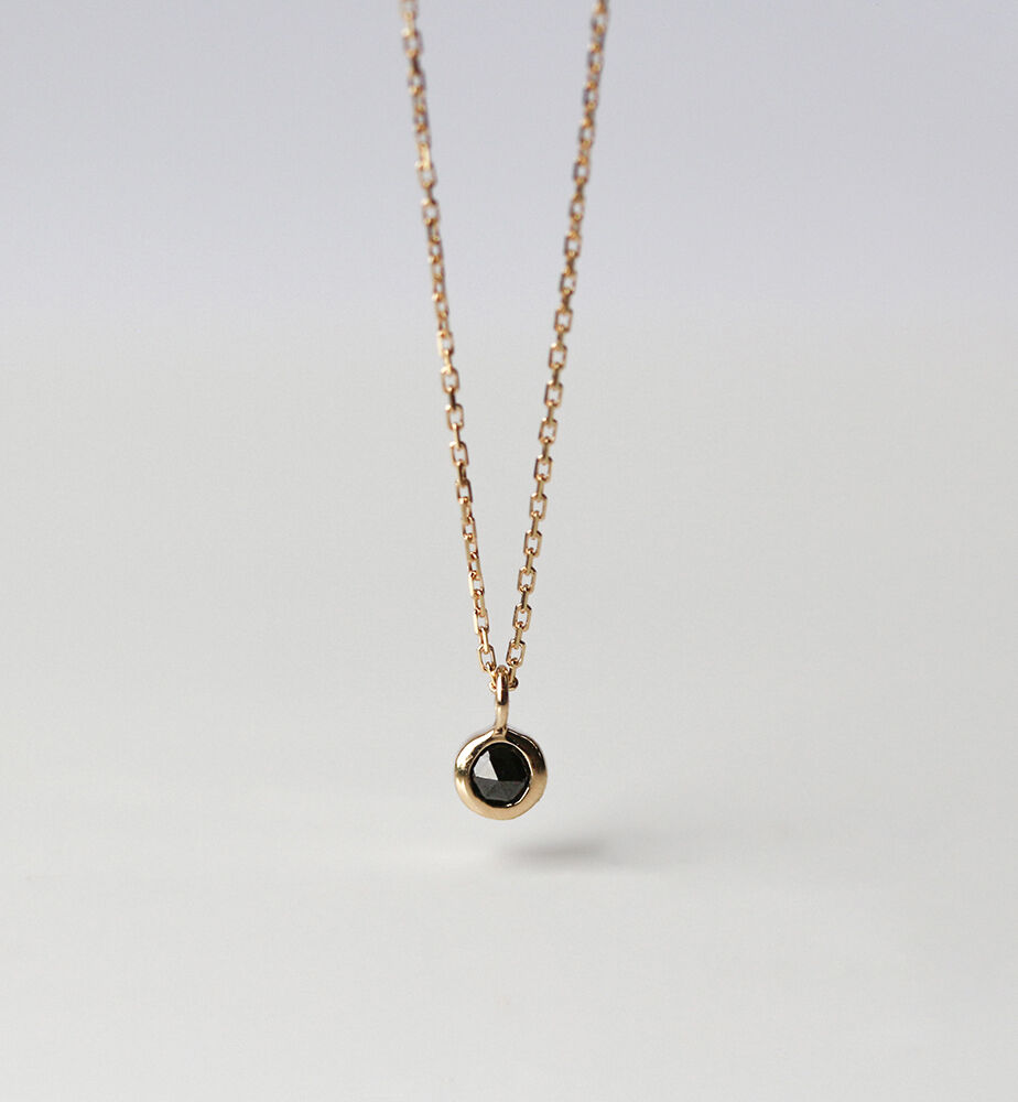  「一石 ブラックダイヤモンド 0.05ct ネックレス | K10YG」|ネックレス|