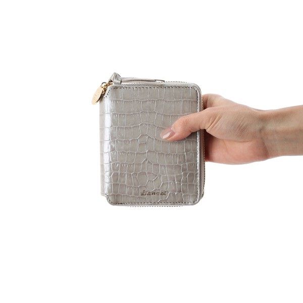  「メタルチャーム・２つ折りラウンド　ウォレット　／Ｌｉｌｉｅｔｍｏｉ」|財布|ベージュ