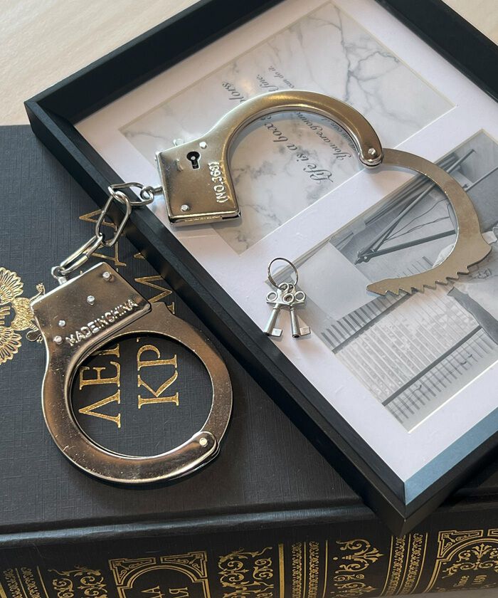 BACKYARD FAMILY「手錠 おもちゃ コスプレ 通販 仮装 手枷 小物 おもちゃ手錠 演劇 芝居 小道具 鍵付き 舞台」|フィギュア・ホビー|