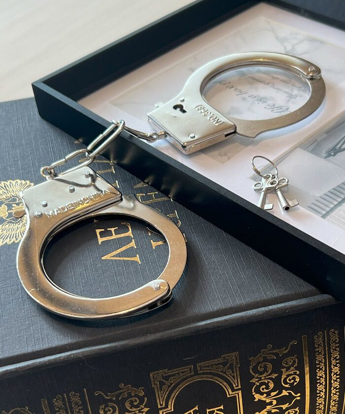 BACKYARD FAMILY「手錠 おもちゃ コスプレ 通販 仮装 手枷 小物 おもちゃ手錠 演劇 芝居 小道具 鍵付き 舞台」|フィギュア・ホビー|