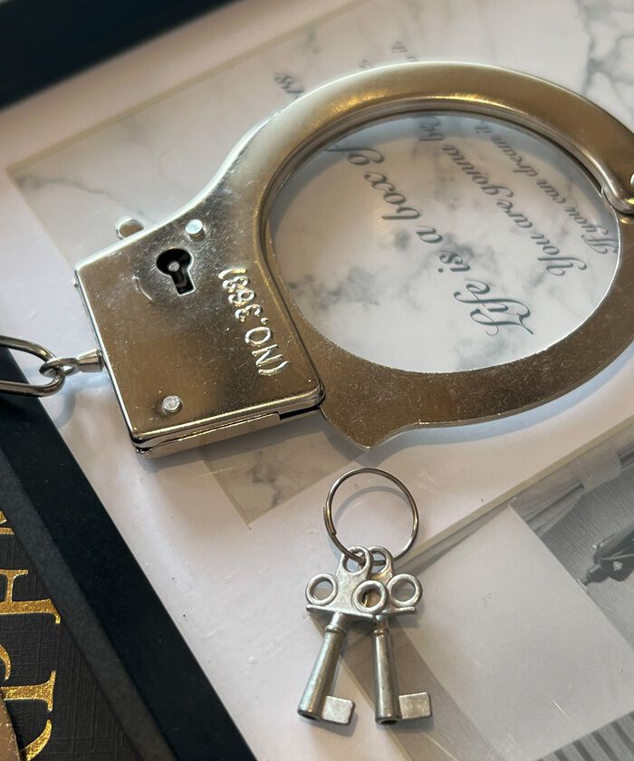 BACKYARD FAMILY「手錠 おもちゃ コスプレ 通販 仮装 手枷 小物 おもちゃ手錠 演劇 芝居 小道具 鍵付き 舞台」|フィギュア・ホビー|