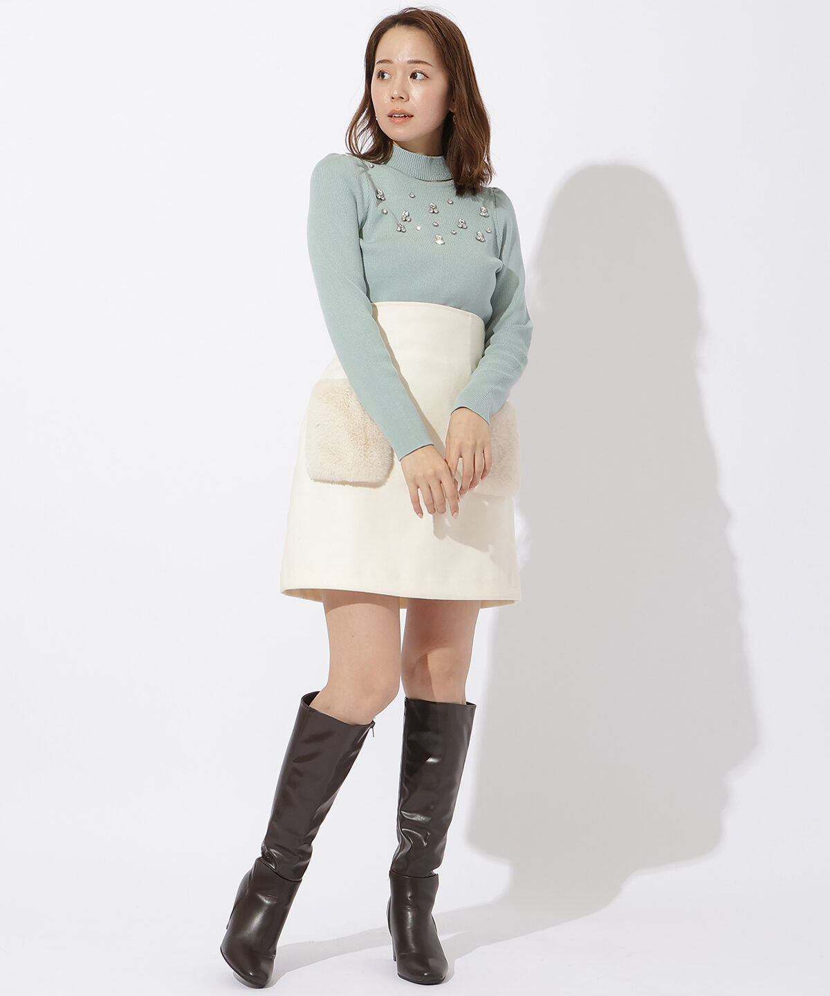 アンドクチュール「スリットハイネックビジューニットプルオーバー」|ニット・セーター|