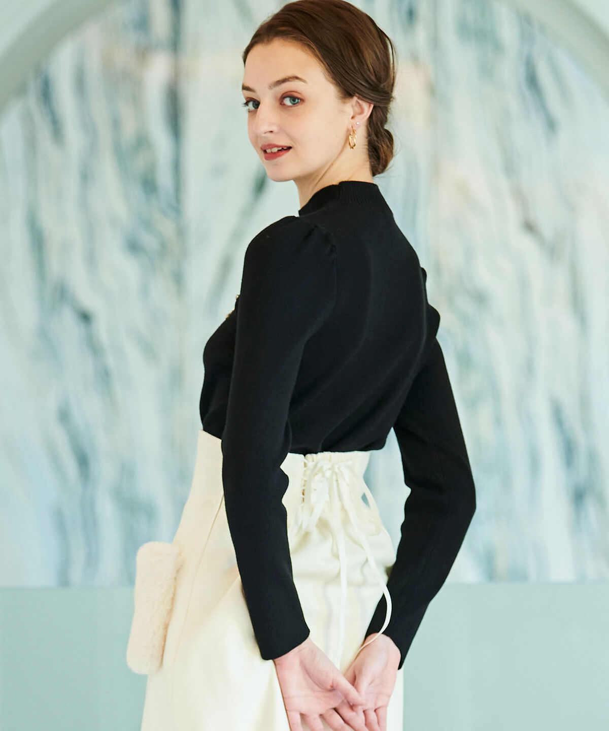 アンドクチュール「スリットハイネックビジューニットプルオーバー」|ニット・セーター|