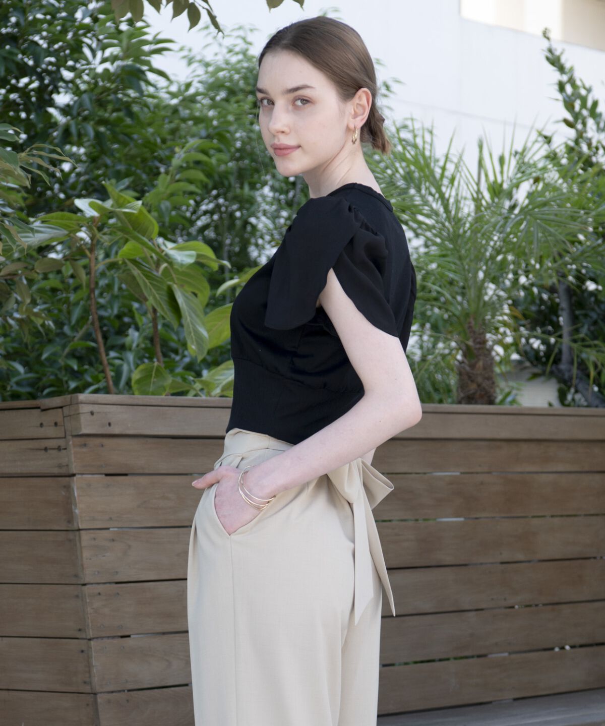 アンドクチュール「クロップドロゴTシャツ」|Tシャツ・カットソー|