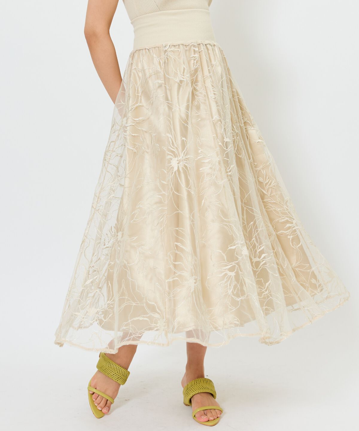 アンドクチュール「ラメフラワー刺繍チュールスカート」|フレア|ベージュ