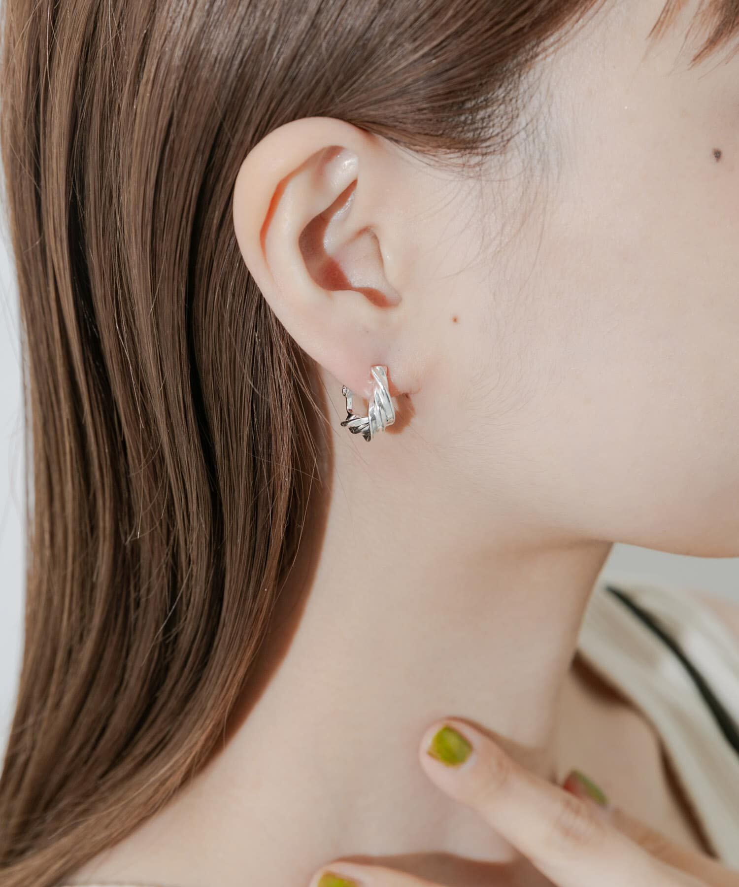 SMELLY「ツイストフープイヤリング」|イヤリング|