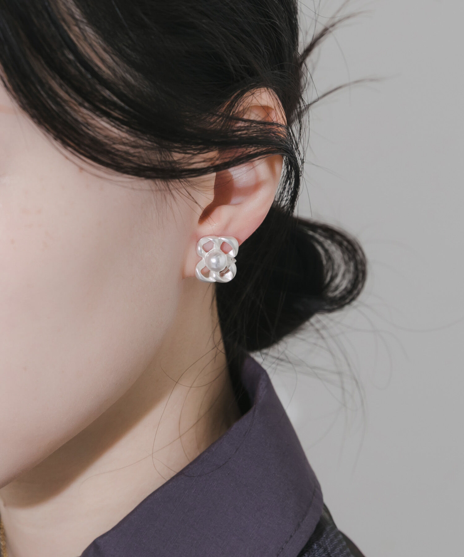 SMELLY「メタルフラワーパールイヤリング」|イヤリング|