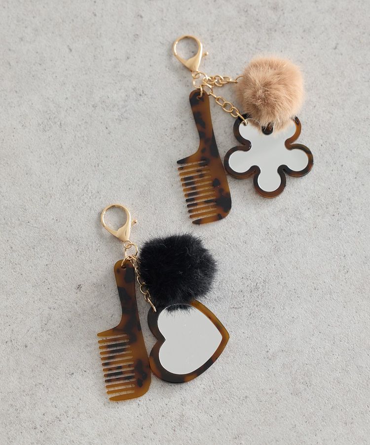 earth music&ecology「ファーポンポン+べっ甲柄ミラー付きチャーム」|その他|